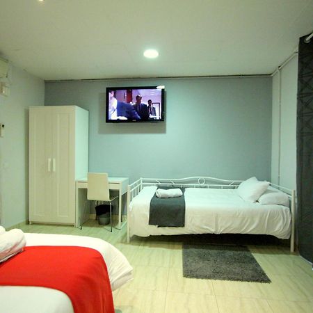 Hostel Artistic บาร์เซโลนา ภายนอก รูปภาพ
