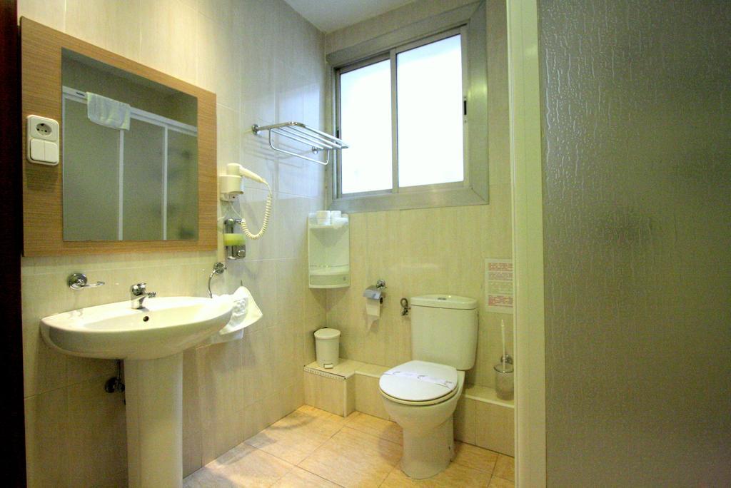 Hostel Artistic บาร์เซโลนา ภายนอก รูปภาพ