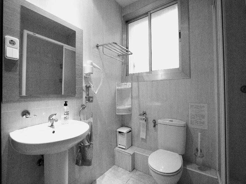 Hostel Artistic บาร์เซโลนา ภายนอก รูปภาพ