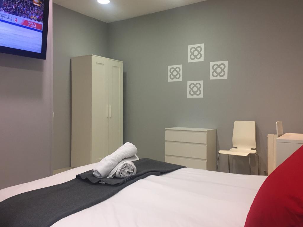 Hostel Artistic บาร์เซโลนา ภายนอก รูปภาพ