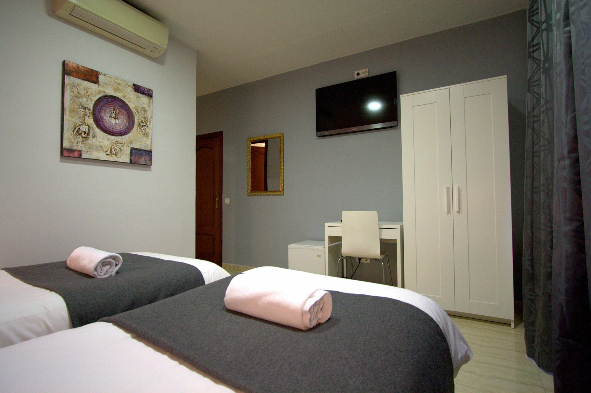 Hostel Artistic บาร์เซโลนา ภายนอก รูปภาพ
